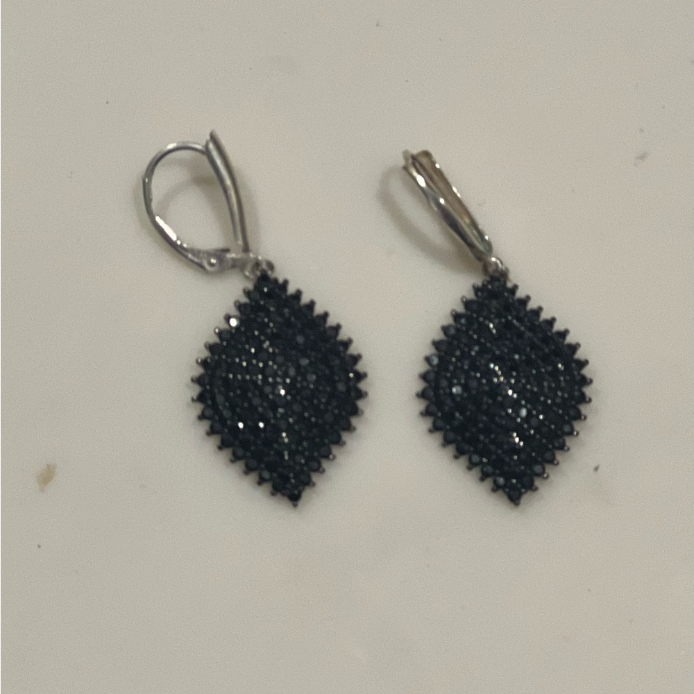 Beautiful black spinel drop earrings EUC